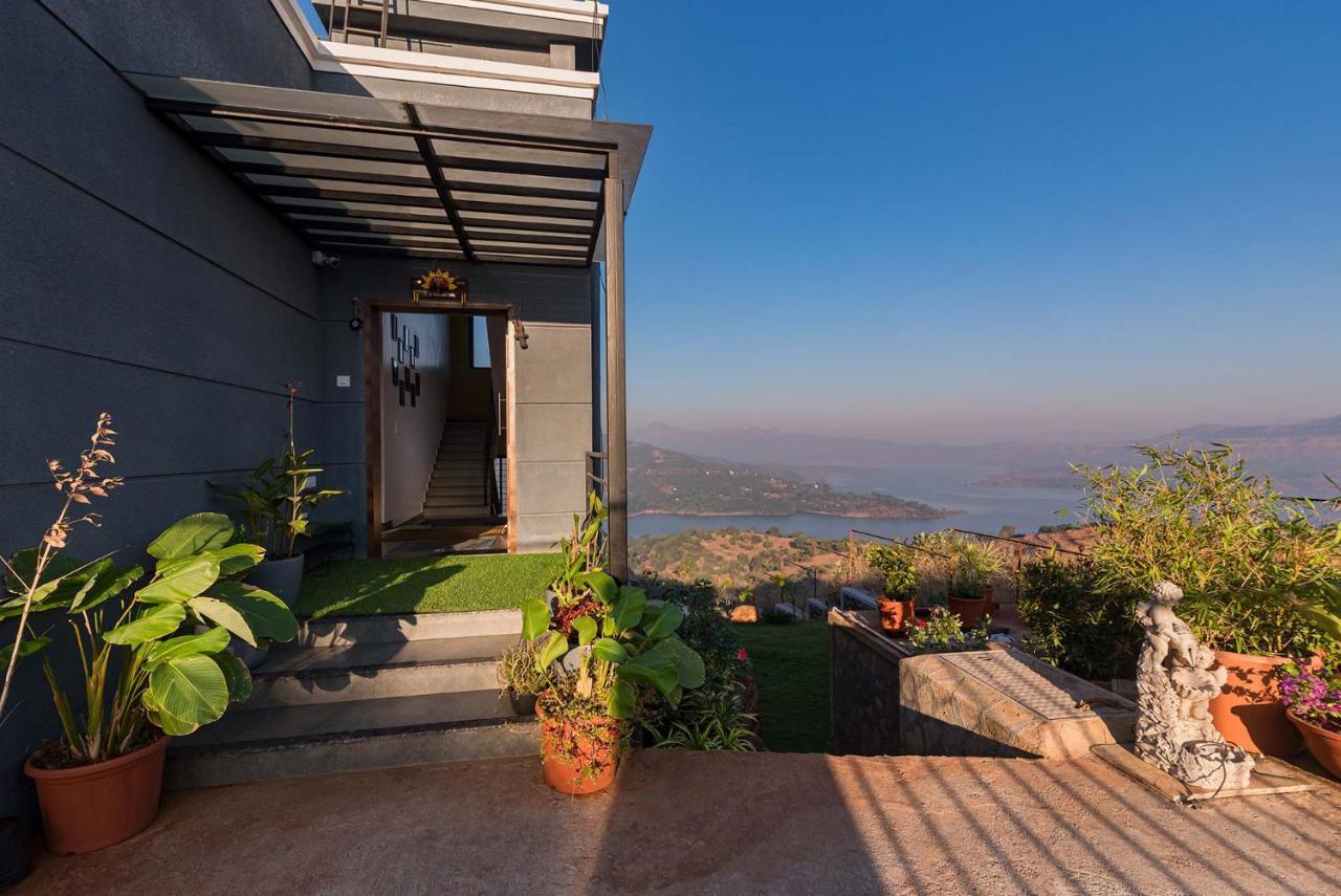 Eyes On The Lake By Stayvista - A Hillside Villa With A Captivating View Of The River Pune Exterior foto