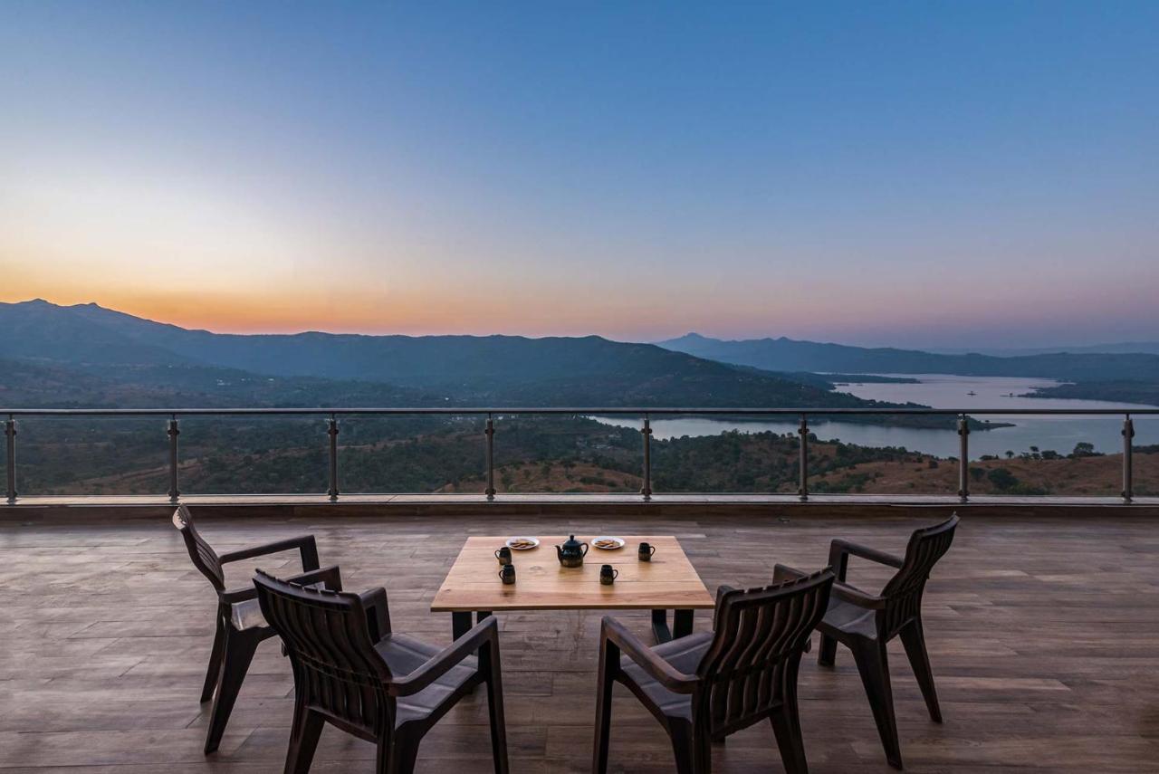 Eyes On The Lake By Stayvista - A Hillside Villa With A Captivating View Of The River Pune Exterior foto